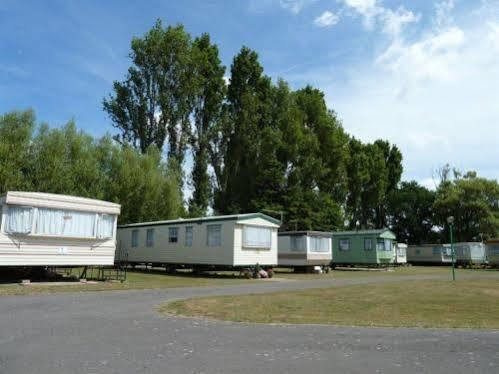 Copthorne Caravans Merston Bagian luar foto