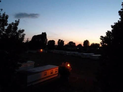 Copthorne Caravans Merston Bagian luar foto